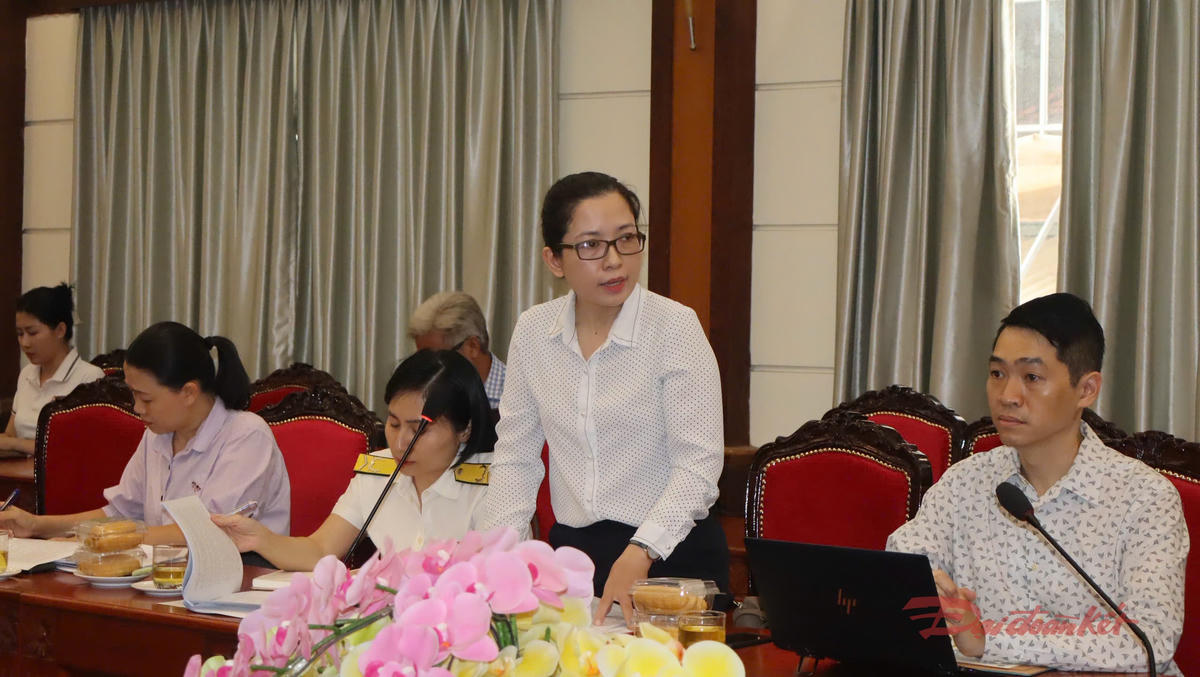 ThS Trần Thị Huyền (Phân hiệu Trường Đại học Kiểm sát tại TPHCM) phát biểu. Ảnh: H.Phúc.