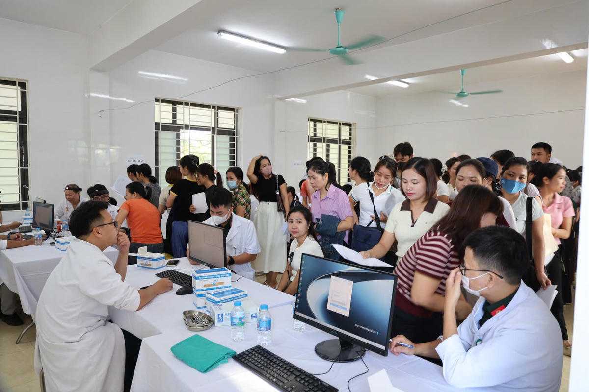 Với người dân, việc được khám, xét nghiệm, chụp X-quang và tư vấn ngay tại địa phương giúp giảm thời gian, chi phí đi lại, đồng thời tăng khả năng tiếp cận các dịch vụ y tế có chất lượng