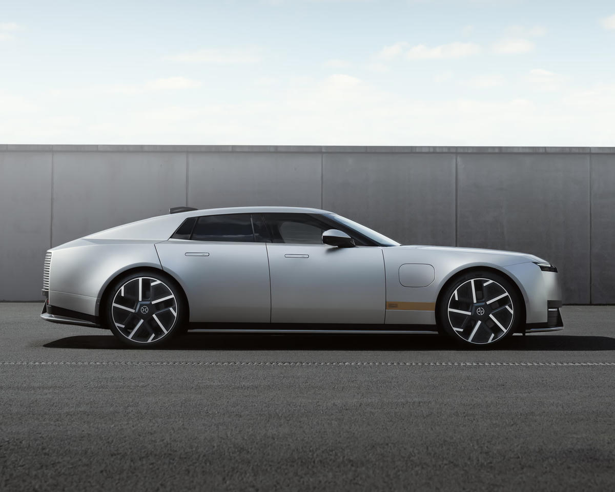 Jaguar Type 01 hướng tới việc thu hút những người mua nằm ngoài tệp khách hàng truyền thống của hãng xe này. Nguồn: The Guardian.