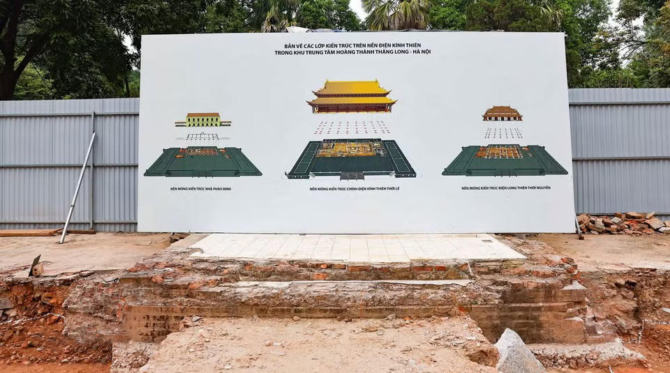 Kết quả khai quật đã giúp xác định rõ các lớp kiến trúc trên nền Điện Kính Thiên. Ảnh: HTTL.