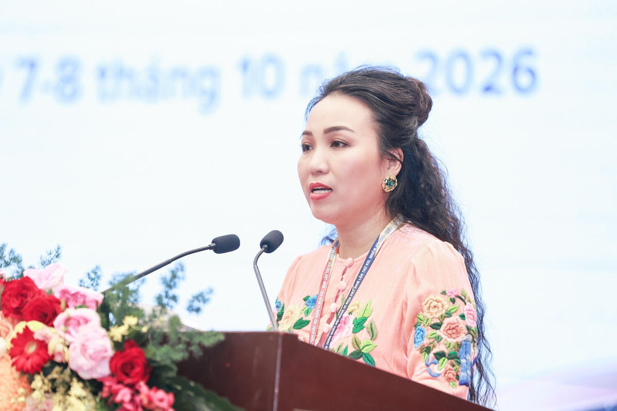  Bà Nguyễn Thị Minh Tuyết, Phó Chủ tịch Thường trực Hội Nghệ sĩ Múa Việt Nam trình bày báo cáo chính trị Đại hội. Ảnh: Quang Vinh
