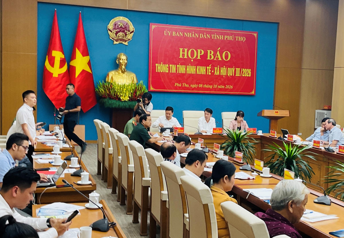 Nhiều vấn đề dư luận quan tâm đã được các phóng viên đặt ra tại cuộc họp báo. Ảnh: Tùng Duy.
