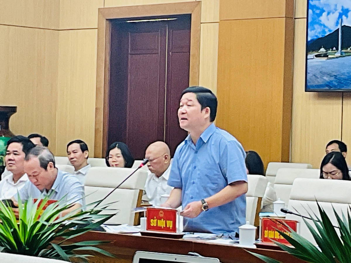 Đại diện Sở Nội vụ tỉnh Phú Thọ thông tin tại buổi Họp báo.