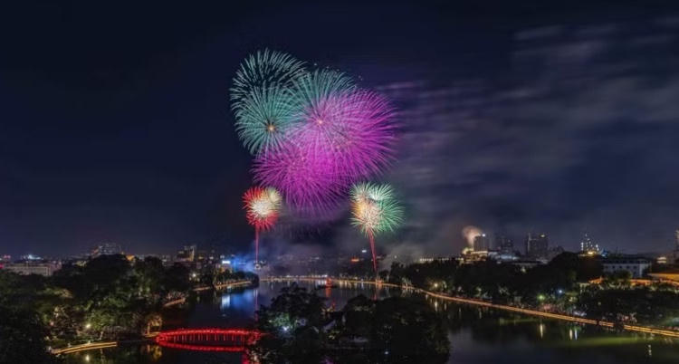 Hà Nội tổ chức bắn pháo hoa tại 3 điểm dịp kỷ niệm 72 năm Ngày Giải phóng Thủ đô