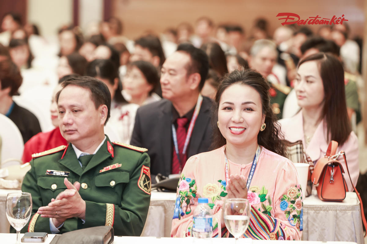 Đại biểu các bộ, ban, ngành Trung ương, các Hội Văn học Nghệ thuật chuyên ngành và các đơn vị nghệ thuật tham dự Đại hội. Ảnh Quang Vinh.