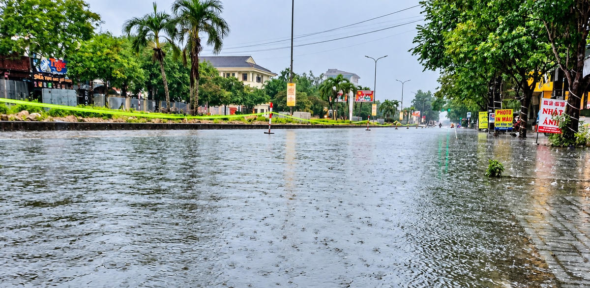 Một tuyến đường ở phường Tam Kỳ ngập nước. Ảnh: NT.