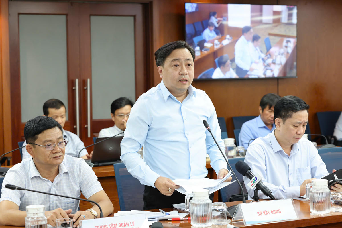 Đại diện Sở Xây dựng TPHCM nói về tình hình ngập trên địa bàn thành phố. Ảnh: S.X