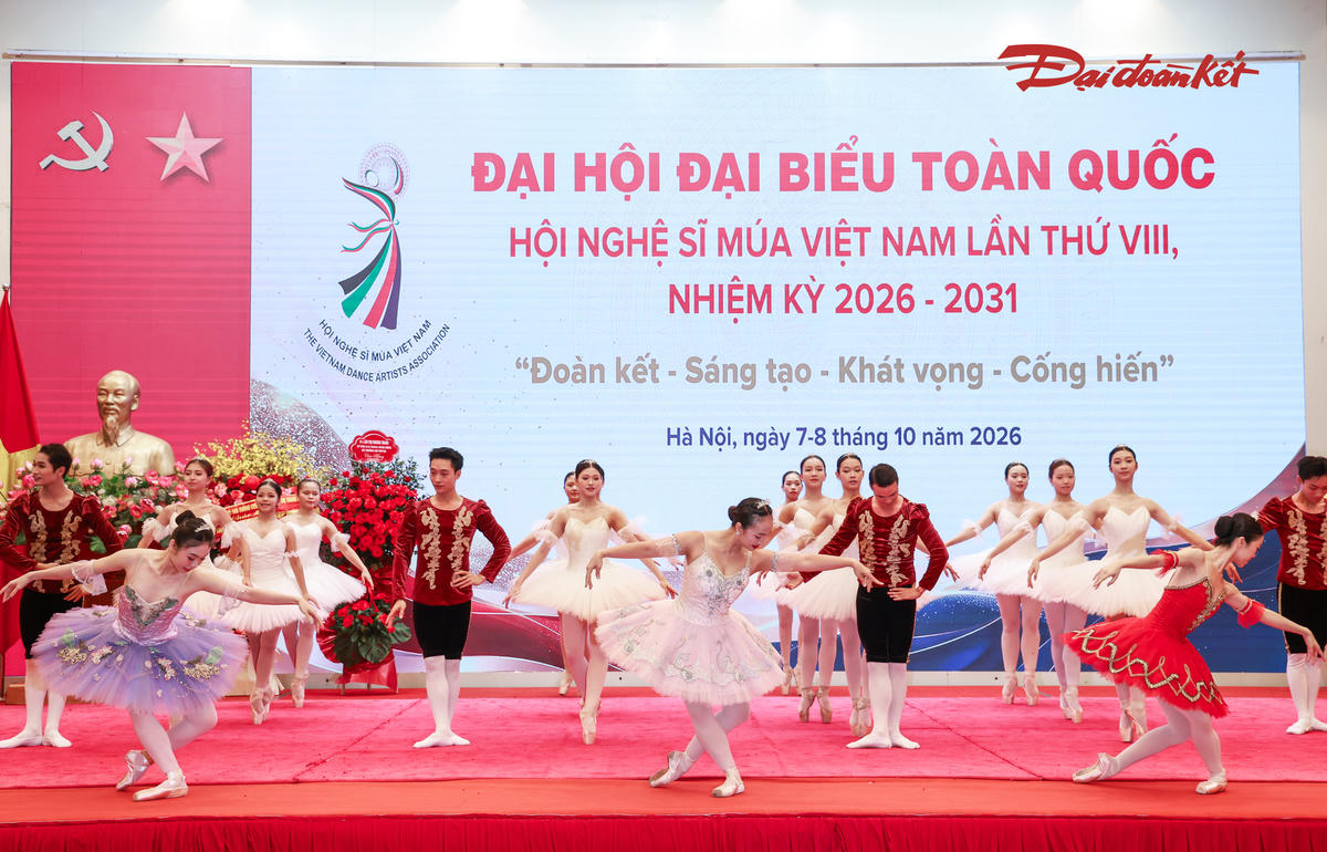 Các tiết mục biểu diễn nghệ thuật múa chào mừng Đại hội. Ảnh: Quang Vinh.