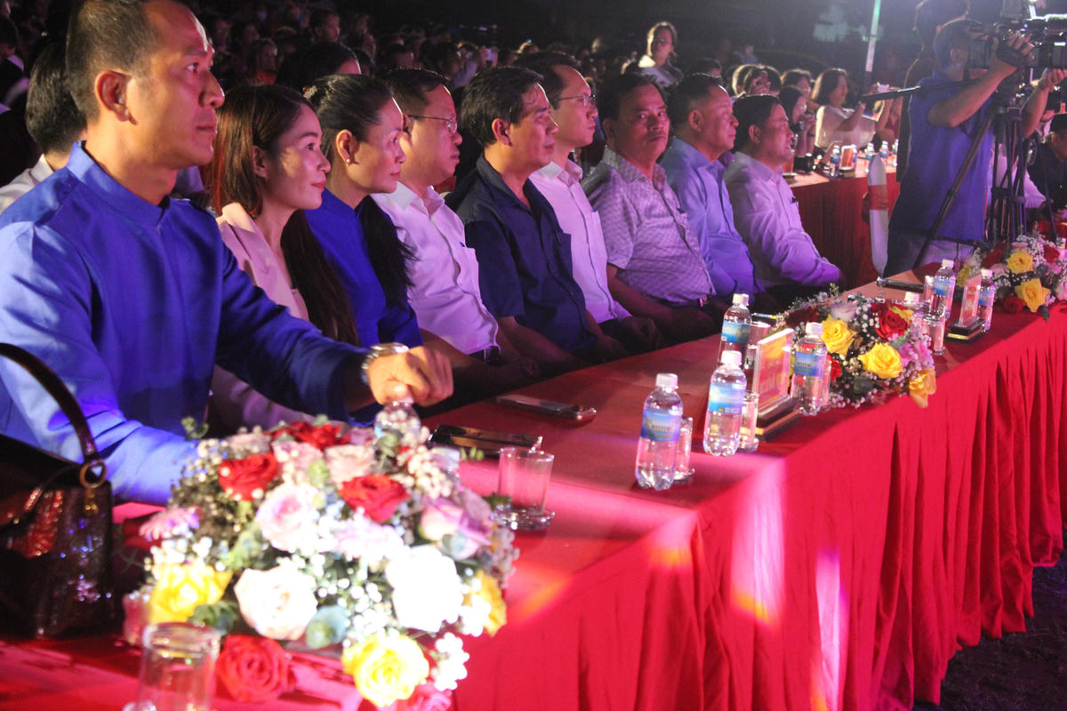 Lãnh đạo tỉnh Khánh Hòa cùng các đại biểu dự chương trình nghệ thuật mừng Lễ hội Katê 2026.   