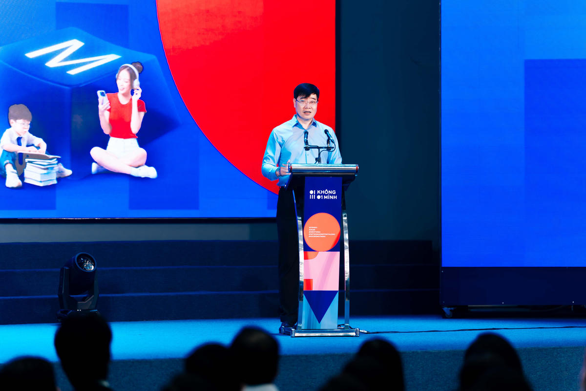 Đại tá Nguyễn Hồng Quân, Phó Cục trưởng Cục An ninh mạng phát biểu khởi động chiến dịch "Không một mình" năm 2026. Ảnh: BTC