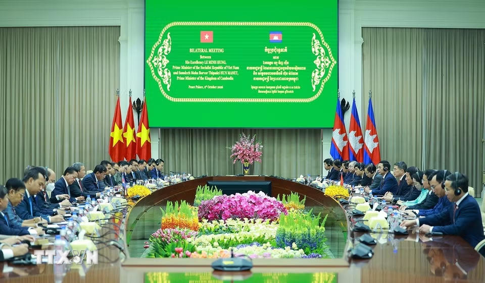 Thủ tướng Lê Minh Hưng hội đàm với Thủ tướng Vương quốc Campuchia Hun Manet. (Ảnh: Dương Giang/TTXVN) ​