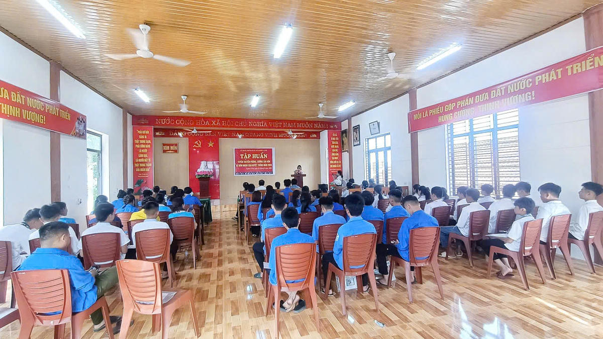 Thực hiện Chương trình mục tiêu quốc 1719 năm 2026, xã Nghĩa Lâm tổ chức Hội nghị tập huấn về phòng, chống tảo hôn và hôn nhân cận huyết thống cho thanh thiếu niên trên địa bàn.