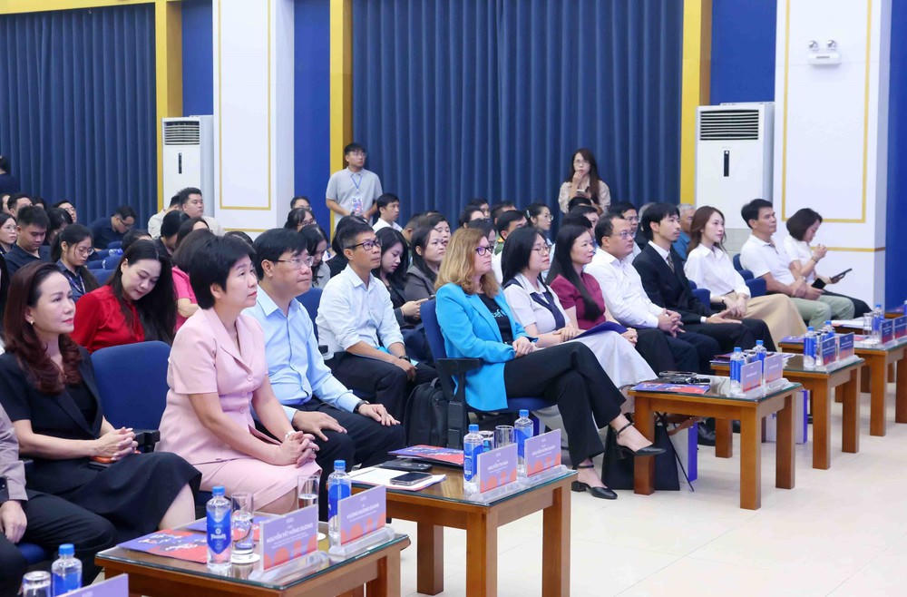 Đại biểu tham dự chương trình. Ảnh: Ban tổ chức