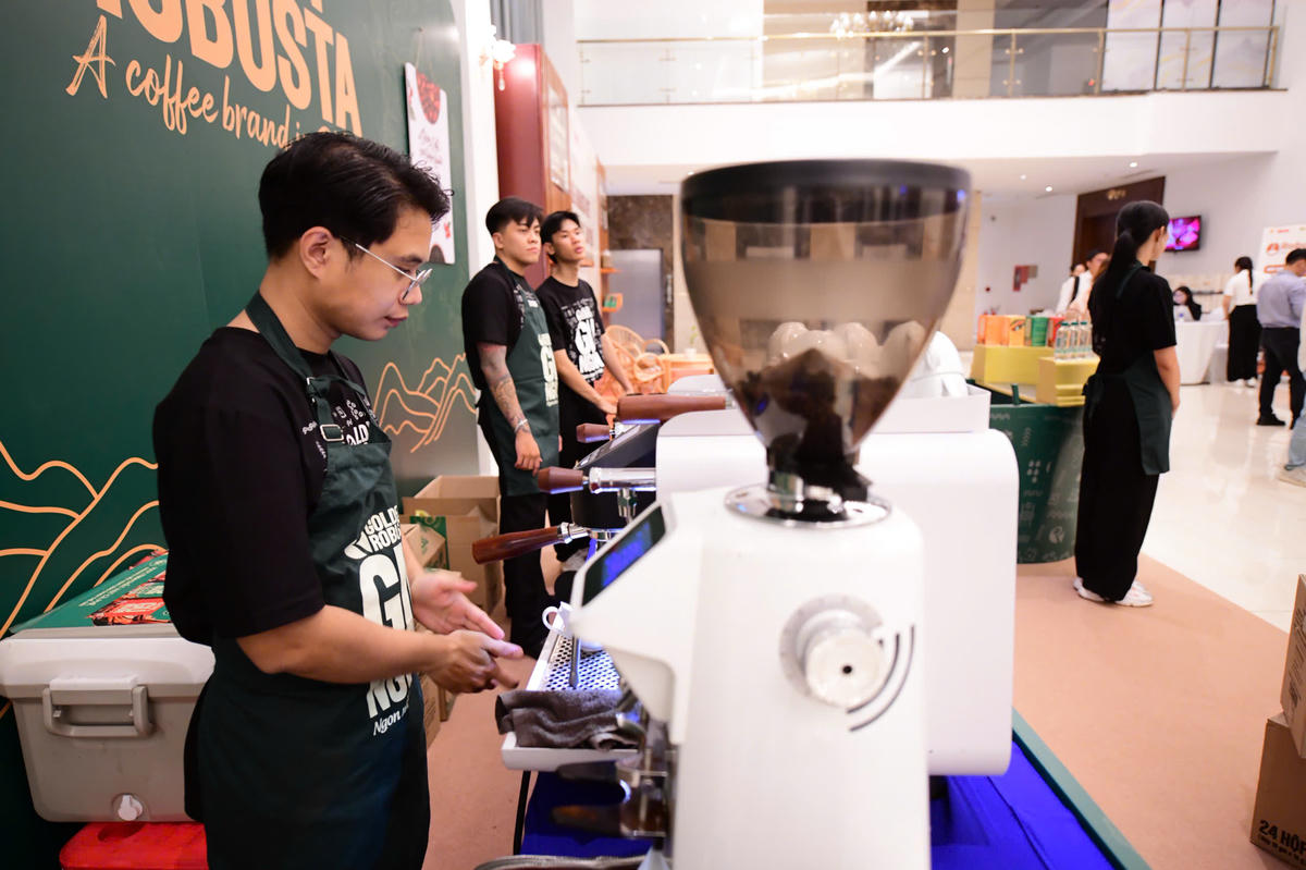 Từ hạt cà phê đến tách cà phê thành phẩm, Robusta Việt Nam đang được chú trọng nâng cao giá trị và trải nghiệm cho người tiêu dùng. Ảnh: Q.Đ