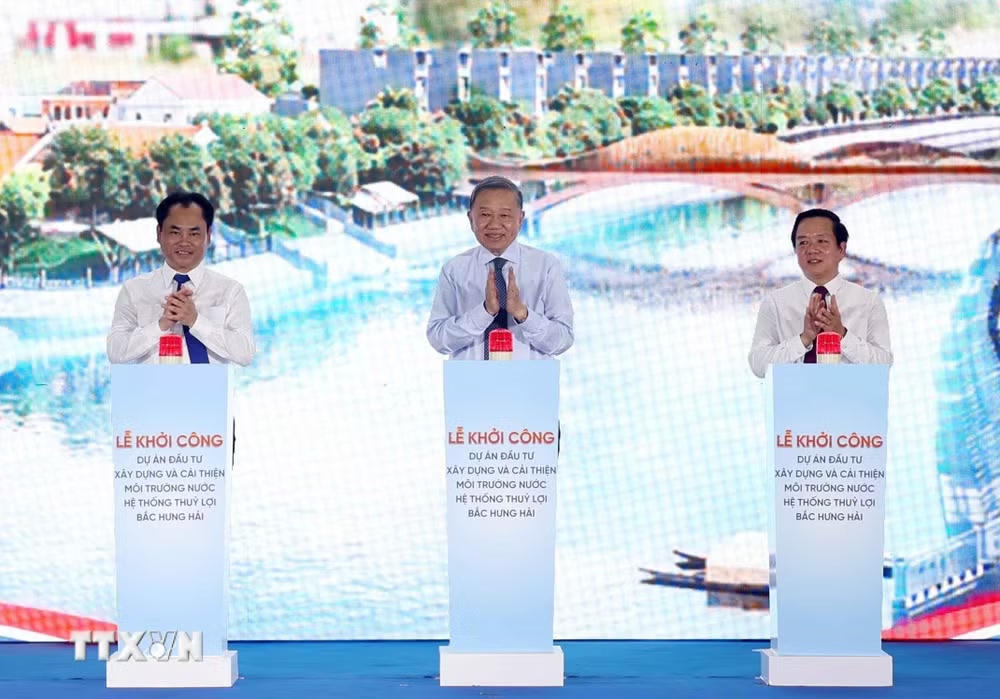 ttxvn_tong-bi-thu-chu-tich-nuoc-du-le-khoi-cong-du-an-nang-cap-hien-dai-hoa-va-cai-thien-moi-truong-nuoc-he-thong-thuy-loi-bac-hung-hai-9076911-3.jpg