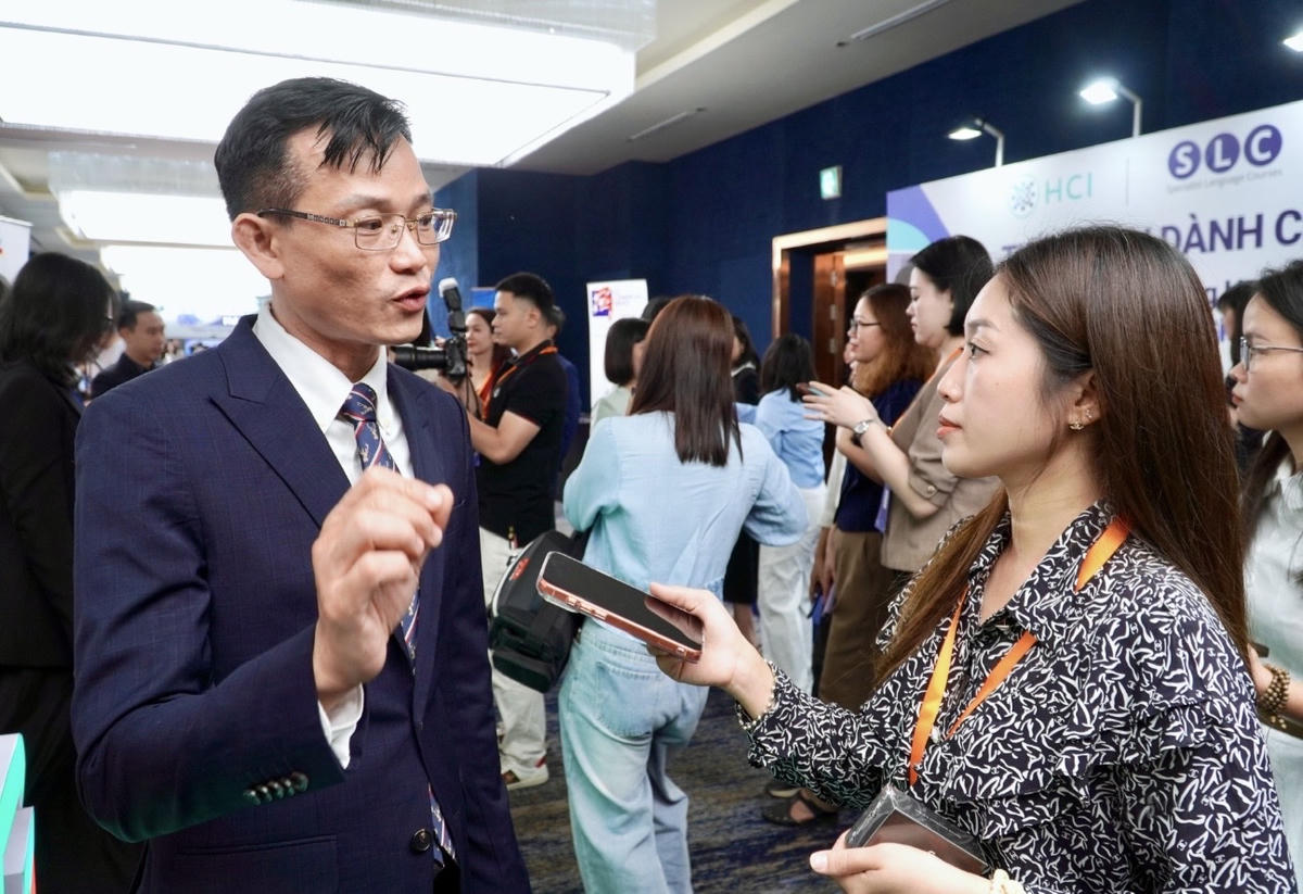 TS Nguyễn Văn Mùi trao đổi với phóng viên Báo Đại đoàn kết.