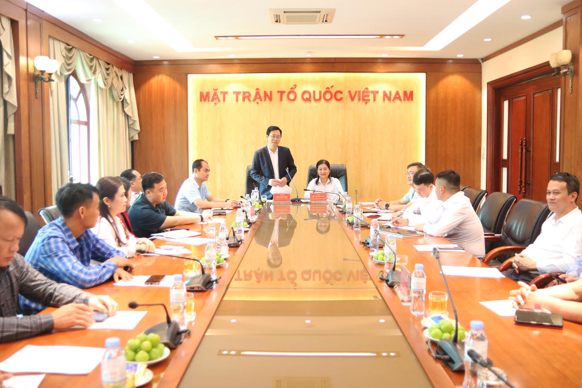 Quang cảnh buổi làm việc.
