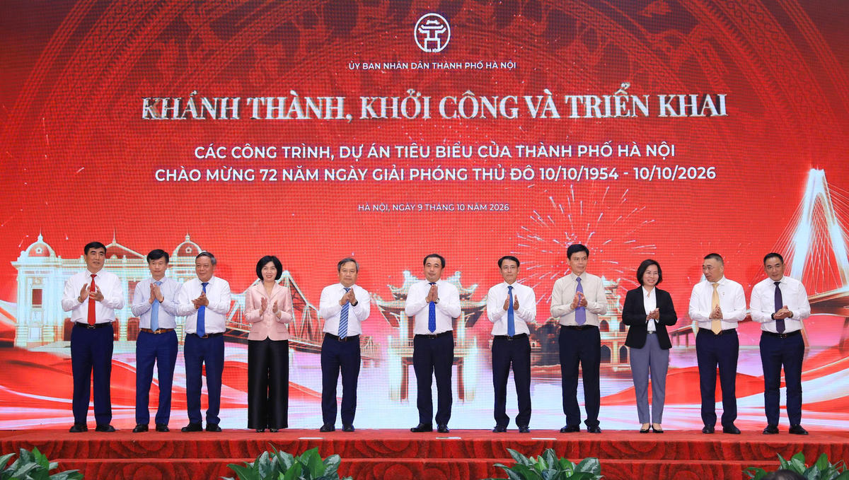 Lãnh đạo thành phố Hà Nội và các đại biểu dự lễ khánh thành, khởi công.