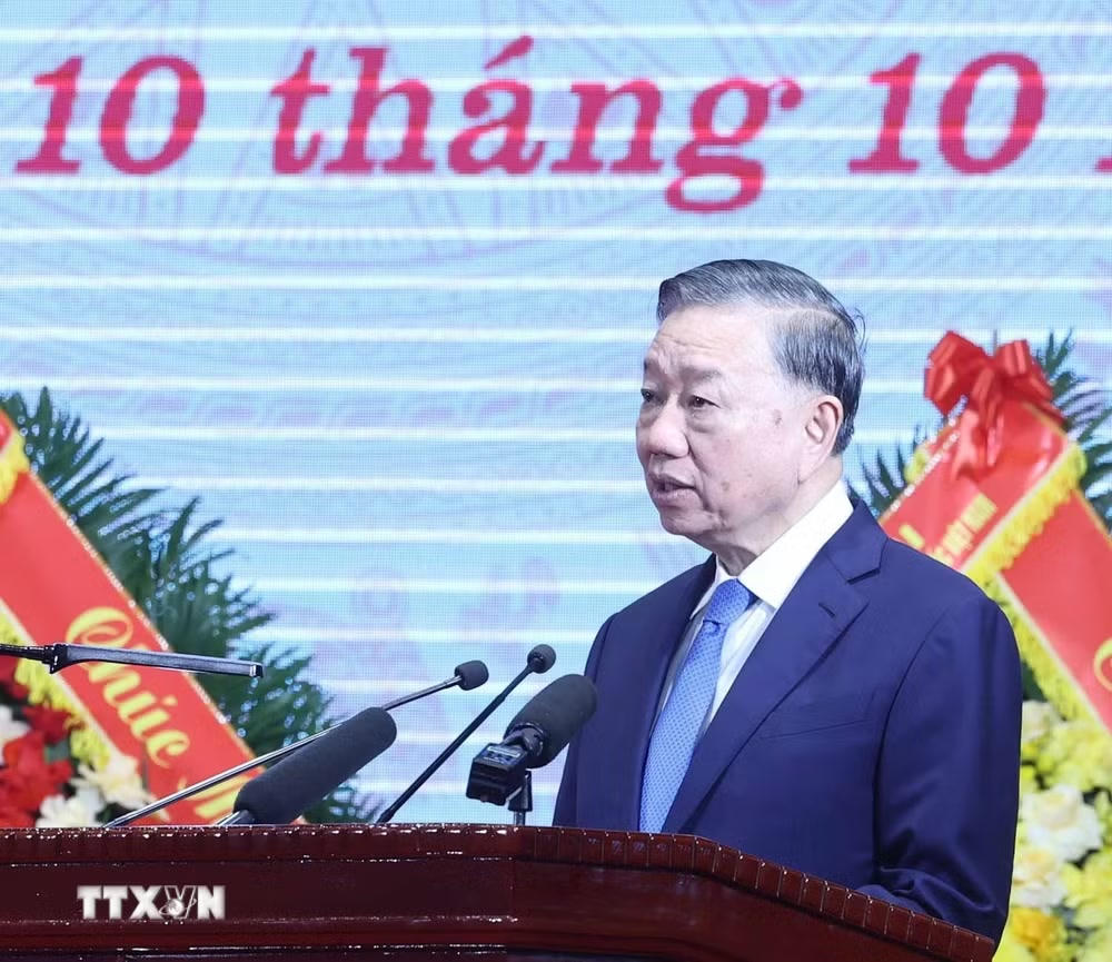 ttxvn_tong-bi-thu-chu-tich-nuoc-du-le-ky-niem-80-nam-ngay-truyen-thong-luc-luong-vu-trang-thu-do-8.jpg