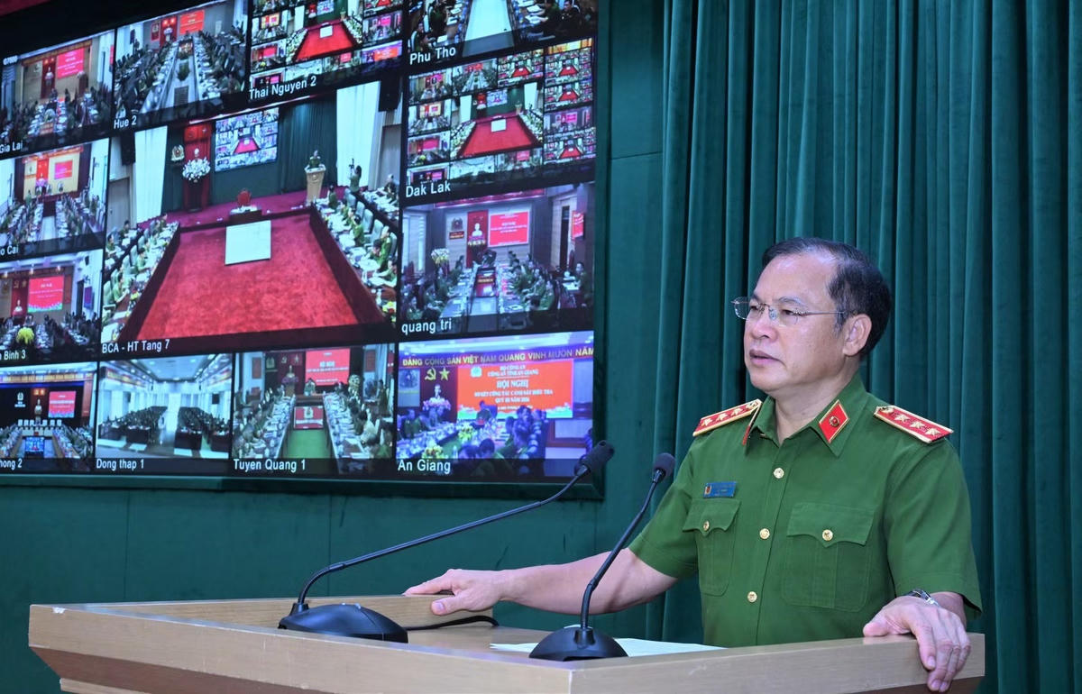Thượng tướng Nguyễn Văn Long, Ủy viên Trung ương Đảng, Thứ trưởng Bộ Công an, Thủ trưởng Cơ quan Cảnh sát điều tra Bộ Công an phát biểu tại Hội nghị. Ảnh BCA.