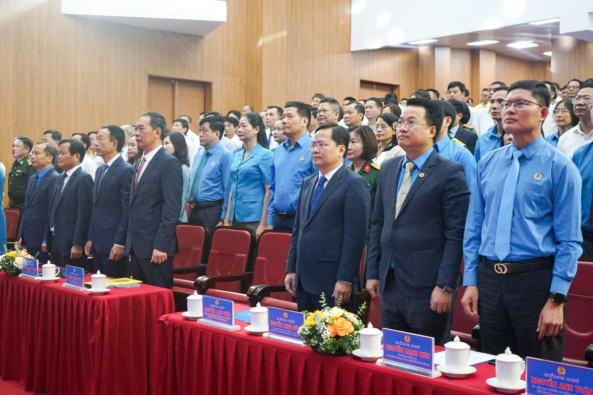 Phó Chủ tịch UBTƯ MTTQ Việt Nam, Chủ tịch Tổng LĐLĐ Việt Nam Nguyễn Anh Tuấn và Phó Bí thư Tỉnh ủy, Chủ tịch Ủy ban MTTQ tỉnh Thanh Hóa Trịnh Tuấn Sinh... dự lễ kỷ niệm. Ảnh: Q.D