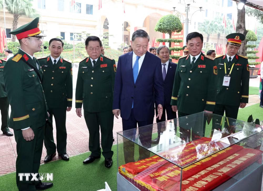 ttxvn_tong-bi-thu-chu-tich-nuoc-du-le-ky-niem-80-nam-ngay-truyen-thong-luc-luong-vu-trang-thu-do-2.jpg
