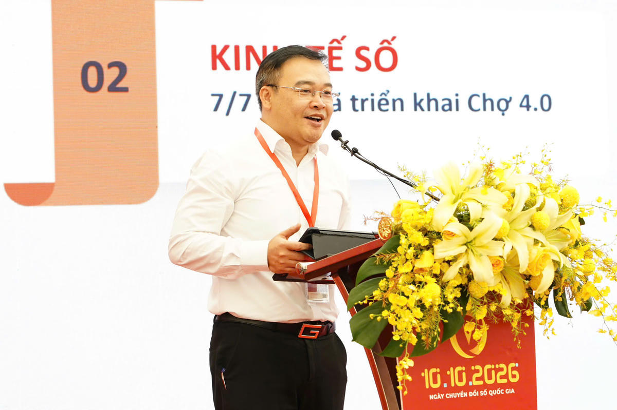 Ông Vũ Xuân Trường, Chủ tịch UBND phường Việt Hưng (Hà Nội), chia sẻ kinh nghiệm triển khai chuyển đổi số tại địa phương.