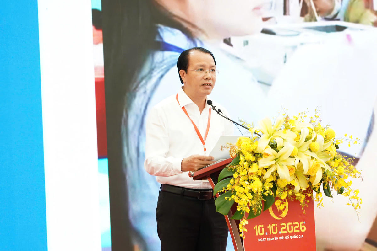 Ông Ngô Hồng Khang, Chủ tịch UBND phường Bình Phước (thành phố Đồng Nai), chia sẻ kinh nghiệm chuyển đổi số, hướng tới hình thành công dân số và xây dựng xã hội số.