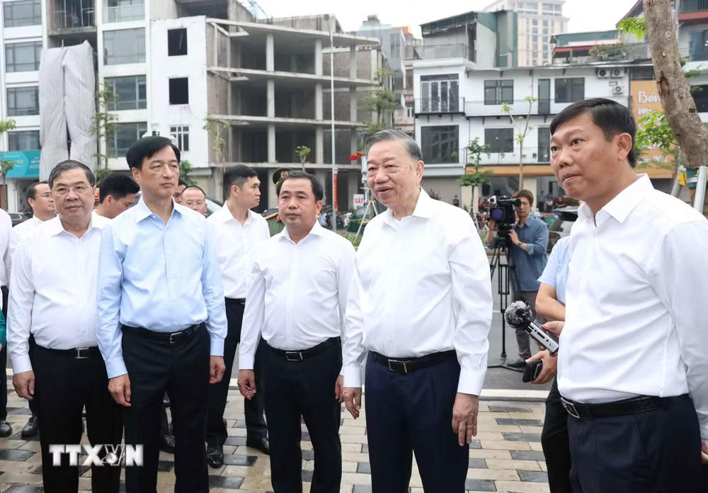 ttxvn_tong-bi-thu-chu-tich-nuoc-kiem-tra-tien-do-cong-trinh-giao-thong-trong-diem-o-ha-noi-3.jpg