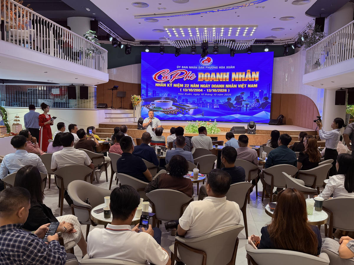 Ông Huỳnh Thanh Quang, Tổng Giám đốc Công ty Kiến trúc Xây dựng Nội thất Quang Army, Chủ tịch Hội Doanh nghiệp Hòa Xuân nêu kiến nghị. Ảnh: Nguyễn Tú.