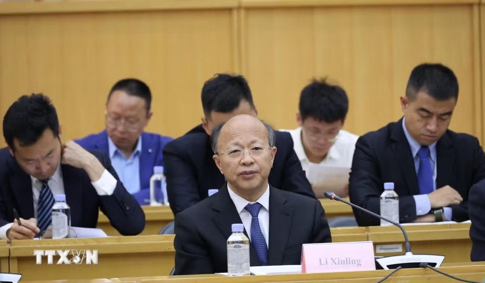 ttxvn_chu-tich-quoc-hoi-tran-thanh-man-tham-mo-hinh-lap-phap-o-bac-kinh-trung-quoc-8023.jpg