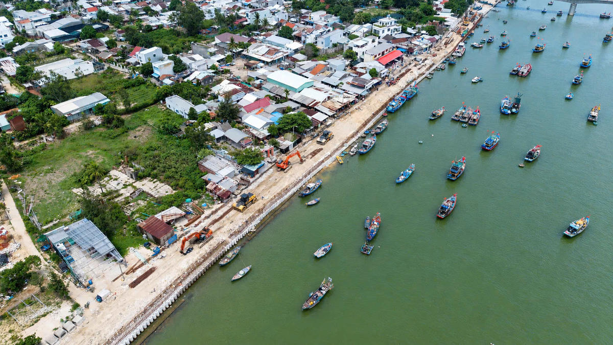 Dự án kè An Lương (TP Đà Nẵng) hoàn thành sẽ bảo vệ an toàn cho hàng trăm hộ dân. Ảnh: Nguyễn Tín.