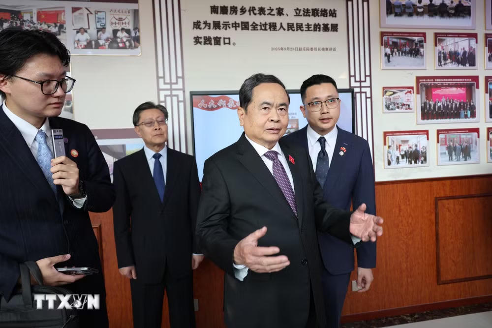 ttxvn_chu-tich-quoc-hoi-tran-thanh-man-tham-mo-hinh-lap-phap-o-bac-kinh-trung-quoc-7175.jpg