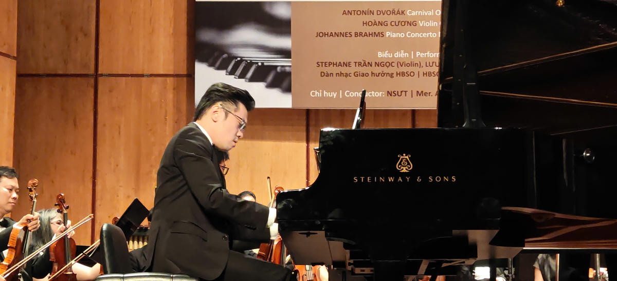 Nghệ sĩ piano Lưu Hồng Quang một lần nữa cho thấy tài năng kỹ thuật điêu luyện cùng chiều sâu cảm xúc trong đêm diễn. Ảnh: Việt Quỳnh
