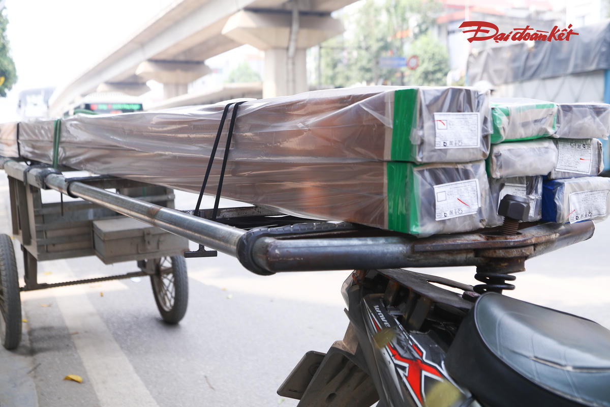 CSGT Hà Nội xử lý nhiều xe ba bánh, xe tự chế trên đường Quang Trung