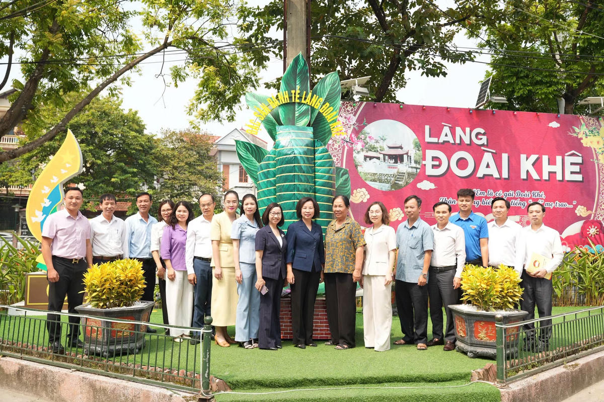 Công trình “Tranh bích họa tại thôn Đoài Khê” do tuổi trẻ xã Đan Phượng thực hiện. Ảnh: Ngân Nguyễn.