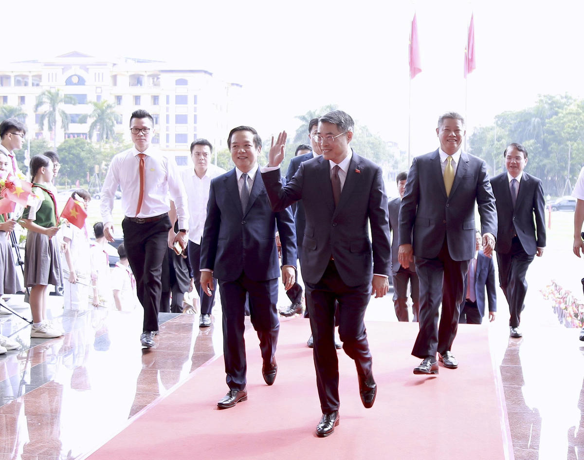 Thủ tướng Chính phủ Lê Minh Hưng tham dự hội nghị công bố quy hoạch tỉnh Hưng Yên thời kỳ 2021-2030, tầm nhìn đến năm 2050 trong chiều 12/10. Ảnh: Duy Hưng.