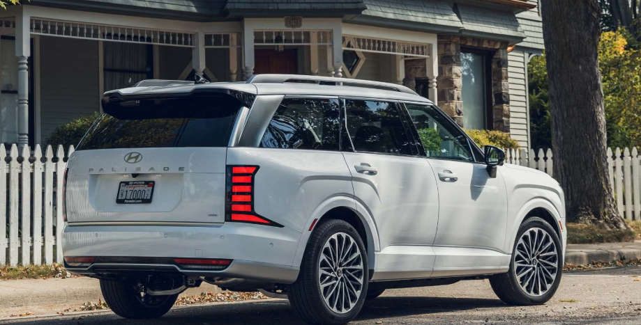 Xe hybrid hay xe xăng: 5 mẫu xe cho thấy không phải cứ hybrid là tốt hơn