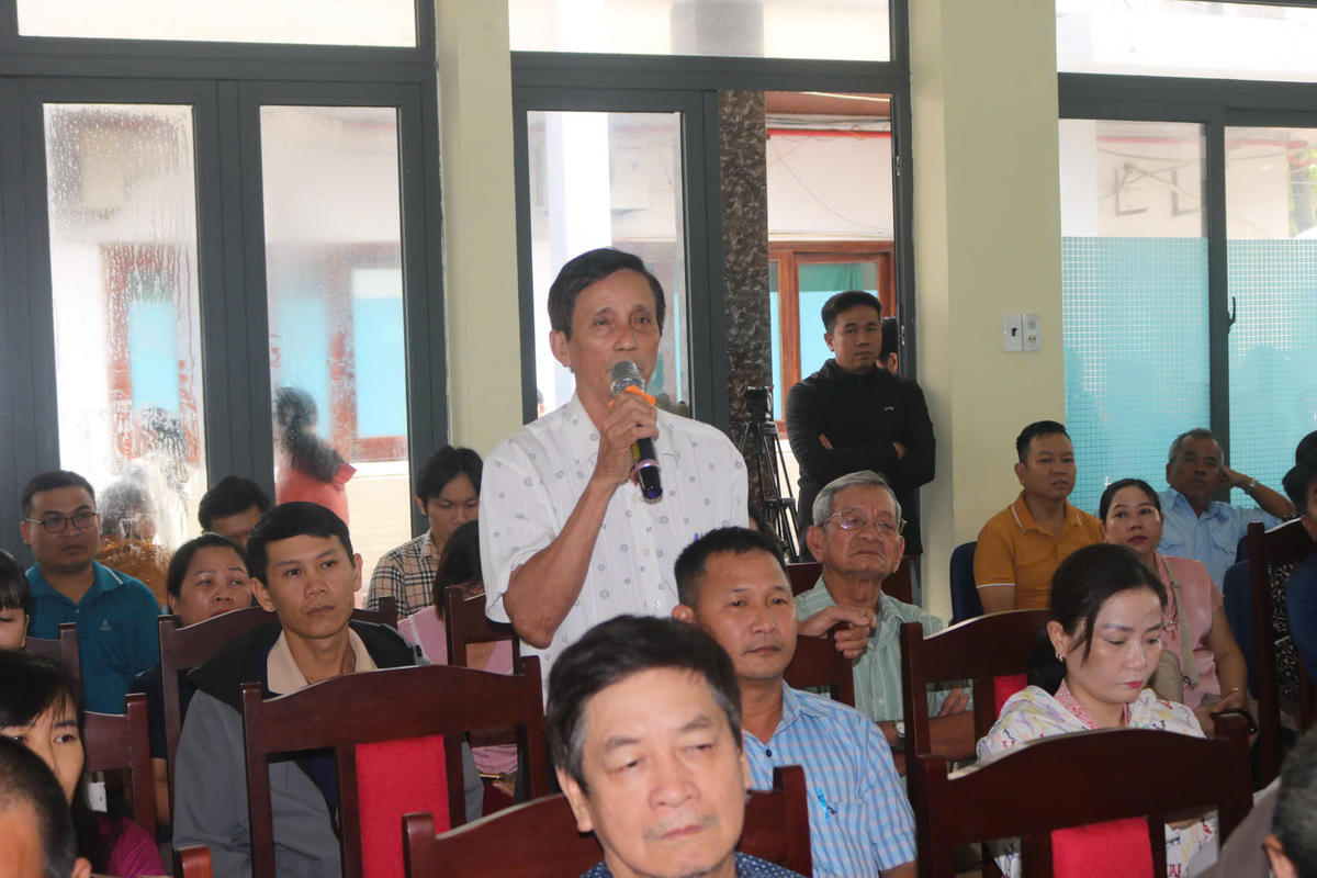 Cử tri phường Tuy Hòa kiến nghị quan tâm đầu tư cơ sở vật chất tại các khu phố. Ảnh: MT. TL.