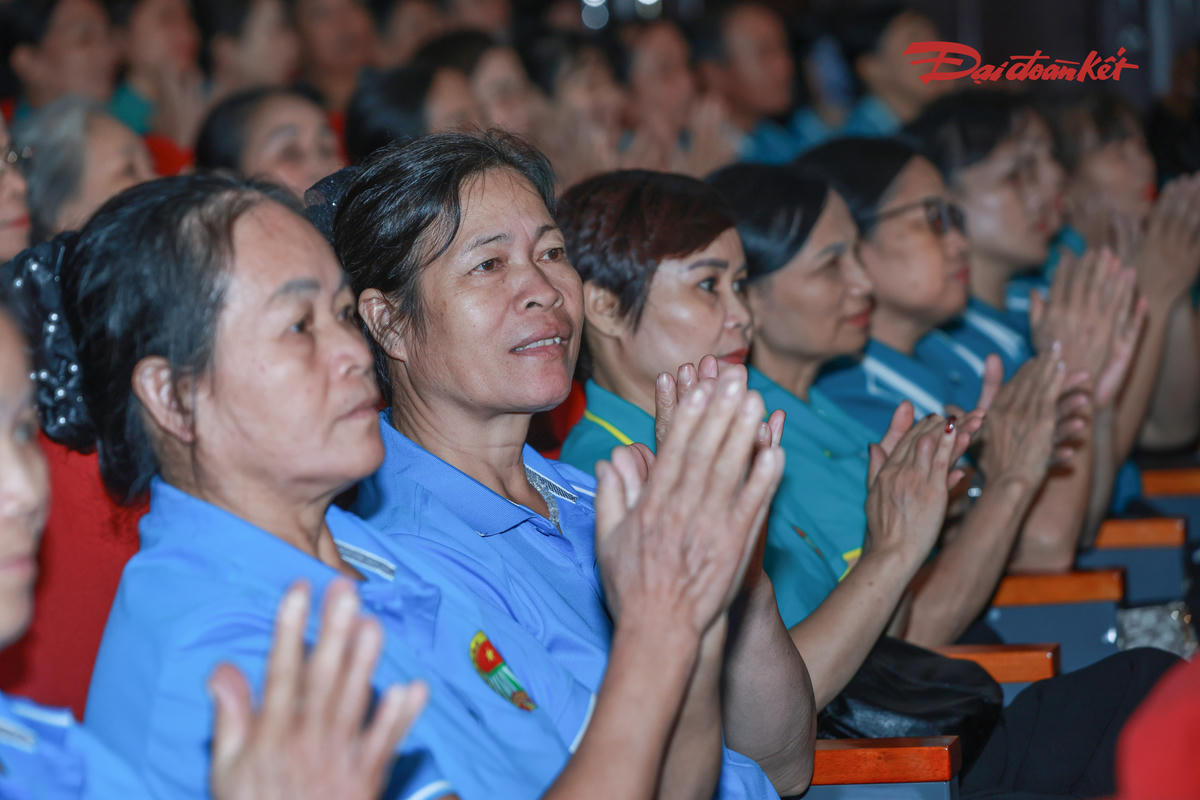 Các đại biểu tham dự Lễ tôn vinh và trao danh hiệu “Nông dân Việt Nam xuất sắc 40 năm Đổi mới – năm 2026”. Ảnh: Quang Vinh.
