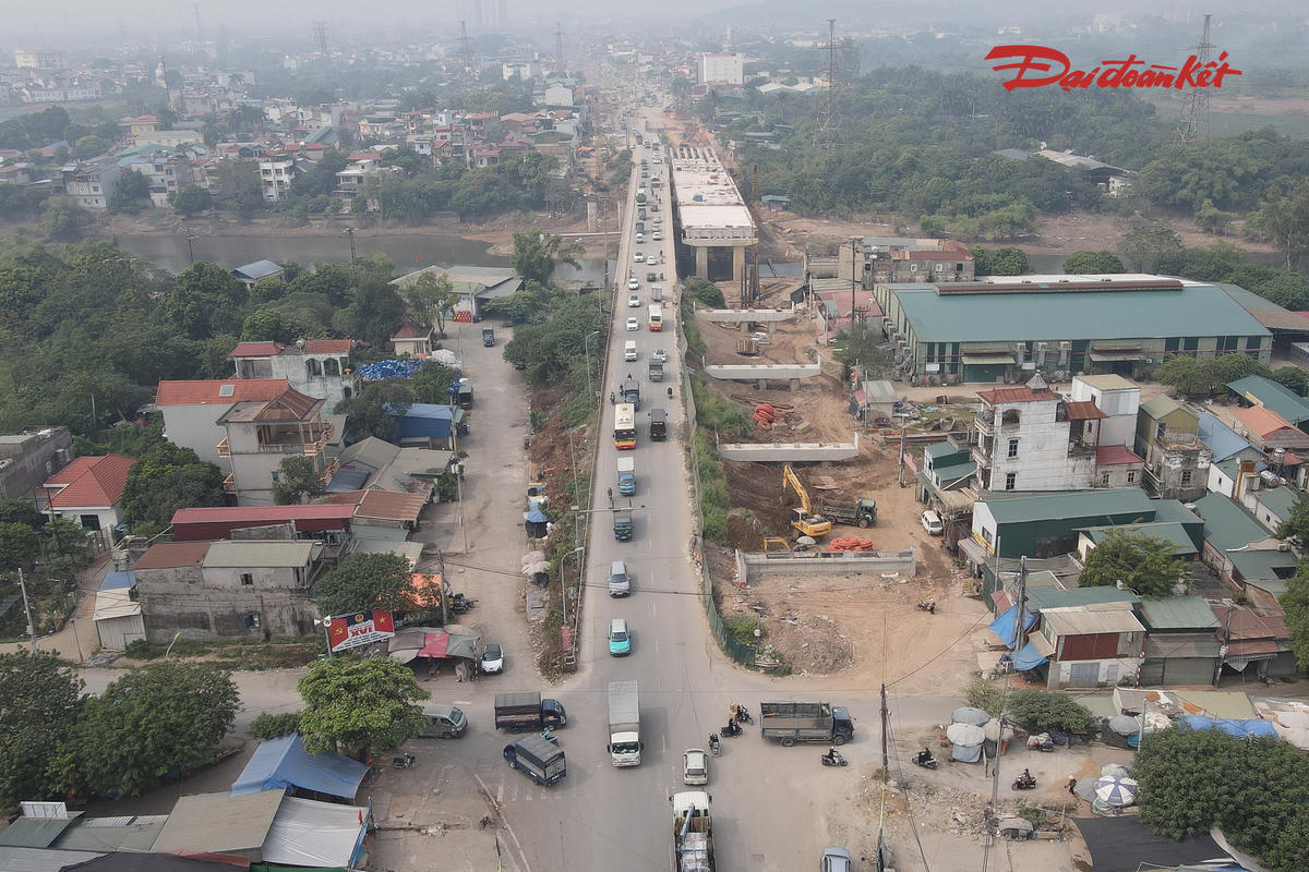 Cầu Mai Lĩnh là một trong những hạng mục quan trọng thuộc dự án cải tạo, nâng cấp Quốc lộ 6 đoạn Ba La - Xuân Mai. Công trình nằm trên trục giao thông kết nối khu vực phía Tây Hà Nội với trung tâm thành phố và các địa phương lân cận.