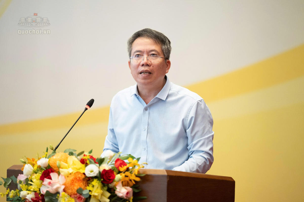 Phó Chủ nhiệm Văn phòng Quốc hội Nguyễn Văn Hiển phát biểu. Ảnh: Quochoi.vn