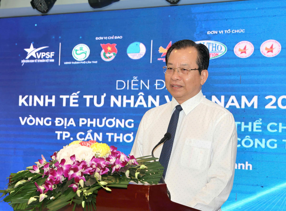 Ông Vương Quốc Nam, Phó Chủ tịch UBND TP Cần Thơ, phát biểu khai mạc diễn đàn. Ảnh: HT.