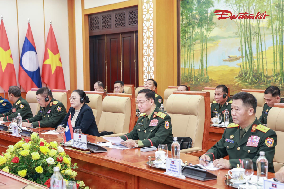 Đại tướng Khamliang Outhakaysone và đoàn Lào tại hội đàm. Ảnh: Quang Vinh