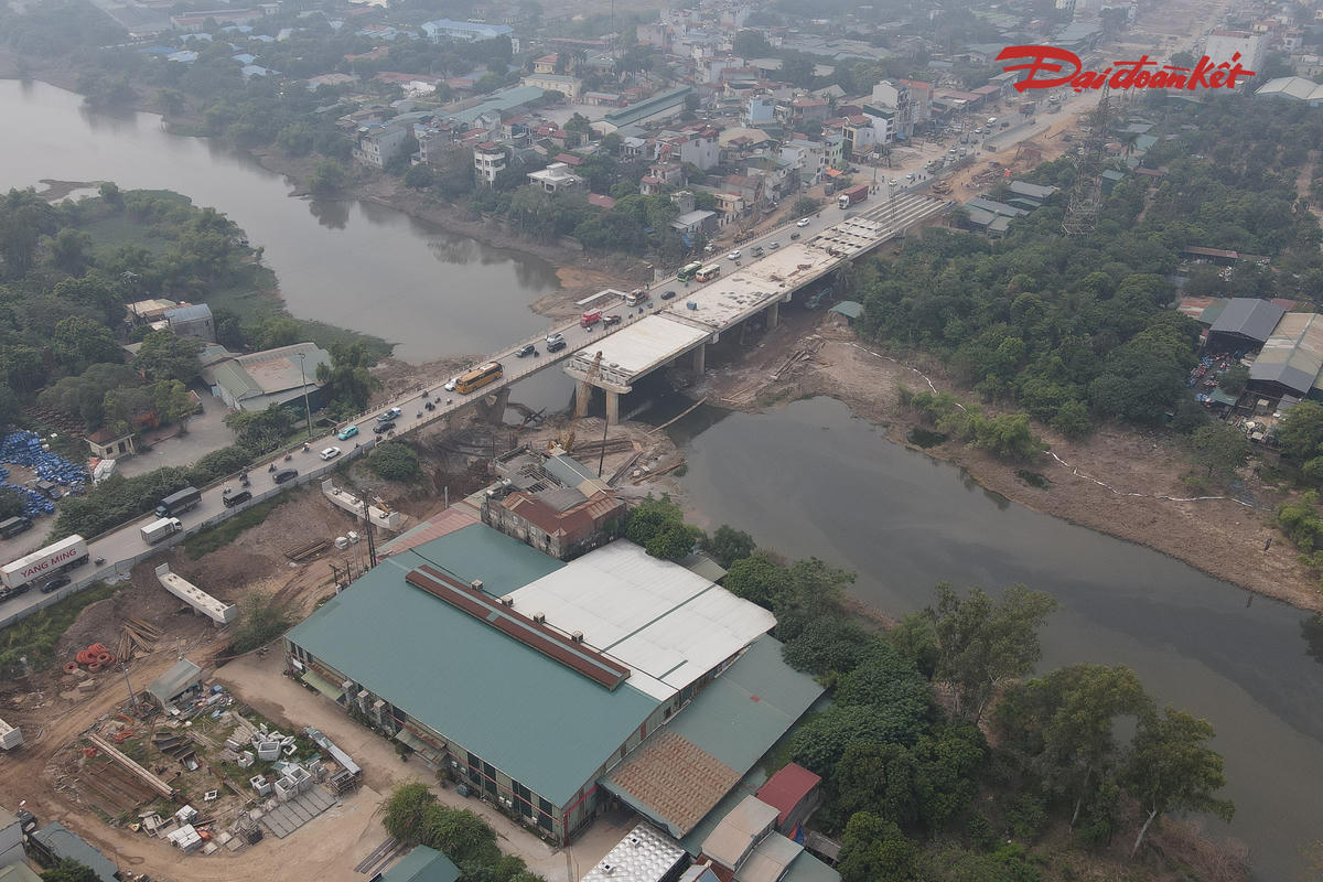 Trong bối cảnh đó, việc đẩy nhanh thi công cầu mới được kỳ vọng từng bước cải thiện năng lực lưu thông, góp phần tháo gỡ điểm nghẽn trên Quốc lộ 6.