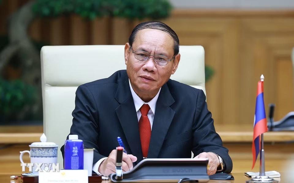 Thủ tướng Lê Minh Hưng hội kiến đồng chí Vilay Lakhamfong, Thường trực Ban Bí thư Trung ương Đảng Nhân dân Cách mạng Lào. (Ảnh: Dương Giang/TTXVN)