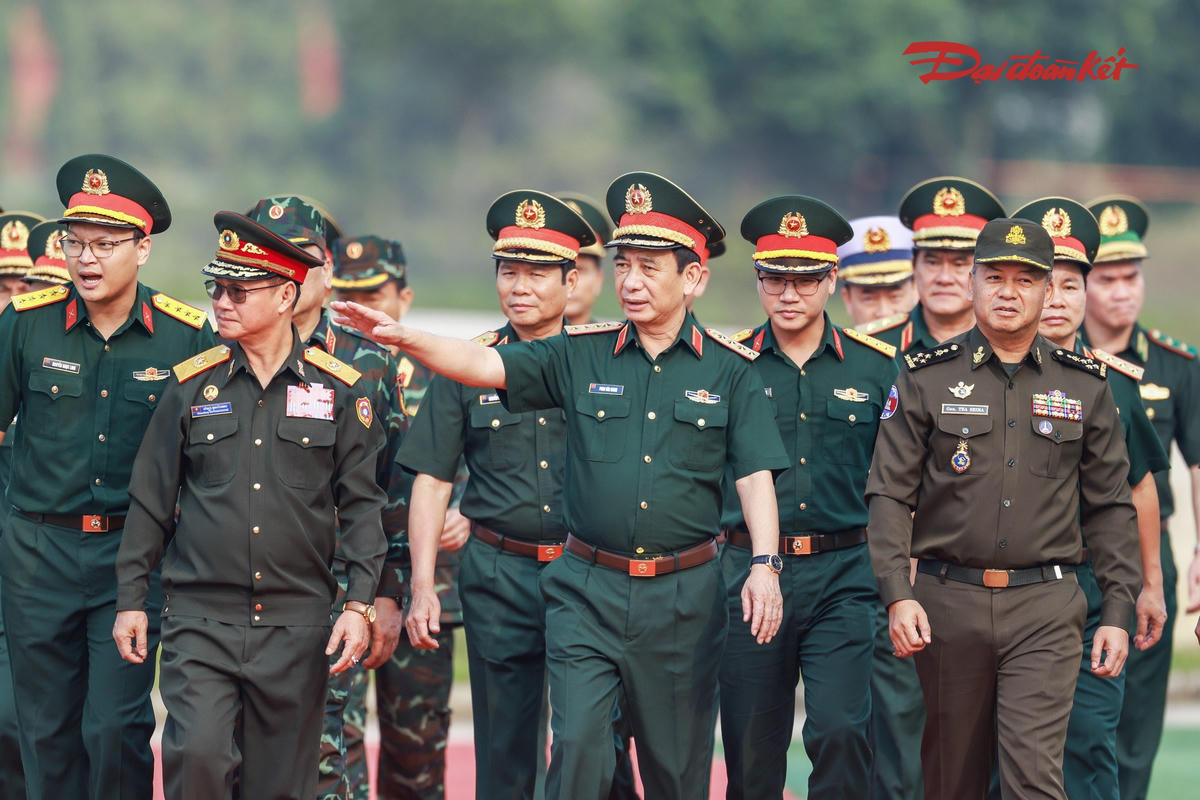 Đại tướng Phan Văn Giang, Đại tướng Khamliang Outhakaysone và Đại tướng Tea Seiha dự Diễn tập. Ảnh: Quang Vinh