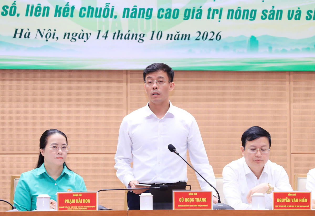 Giám đốc Sở KHCN Hà Nội Cù Ngọc Trang trả lời trực tiếp tại hội nghị. Ảnh: Xuân Hải.