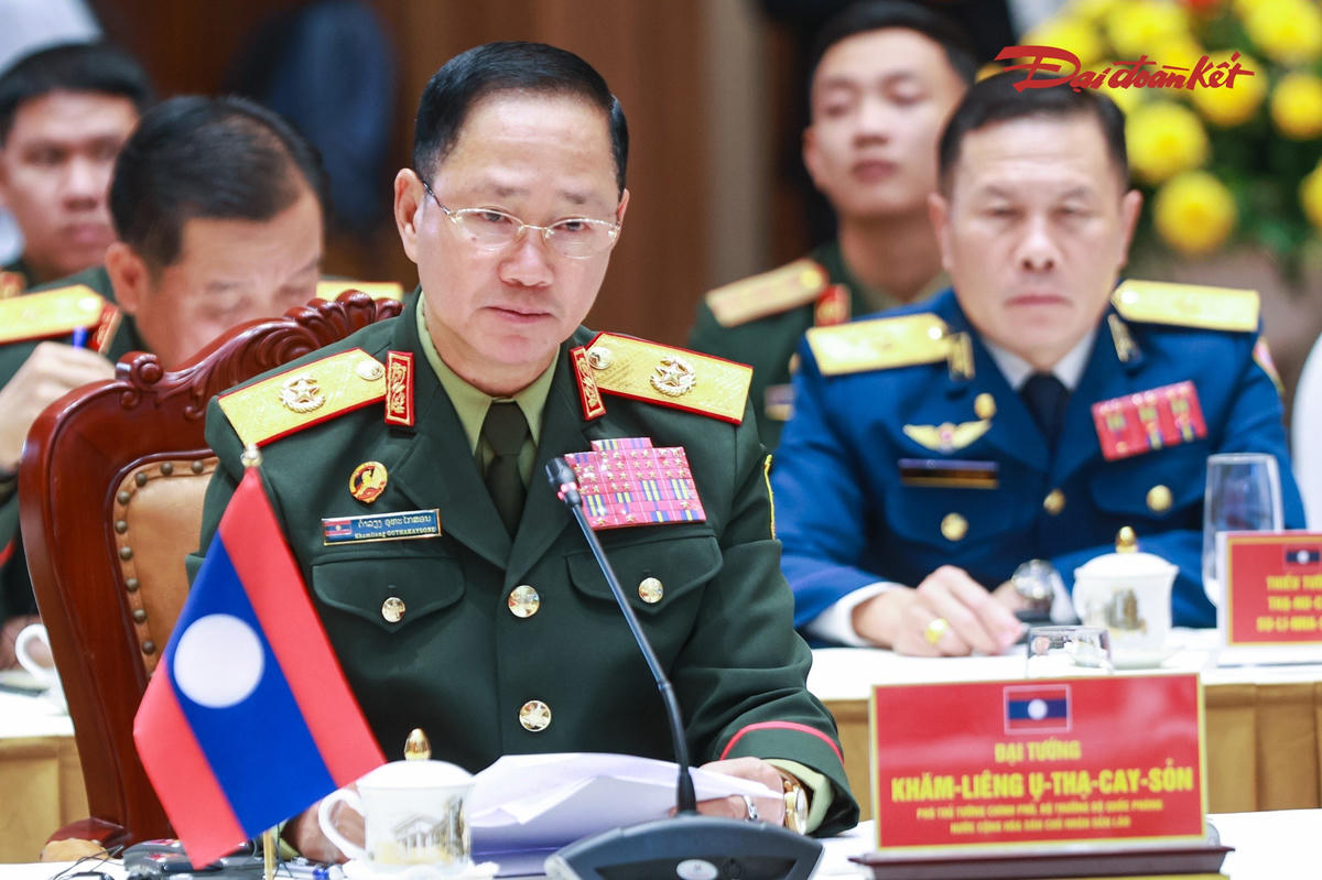 Đại tướng Khamliang Outhakaysone phát biểu tại cuộc gặp. Ảnh: Quang Vinh