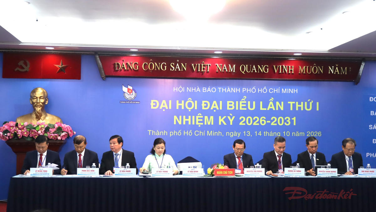 Đoàn chủ tịch của Đại hội. Ảnh: T.Luân
